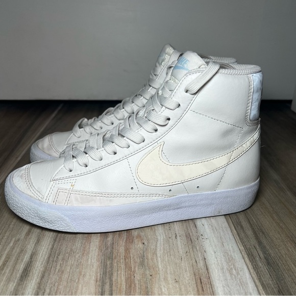 Nike Blazers Mid ‘77 Sneakers White With Iridescent Swoosh Youth Size 4Y - Picture 4 of 12